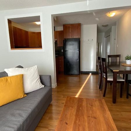 Cozy 2-Bedroom Condo Near Downtown, With Laundry, Parking, Balcony YYC Exterior foto